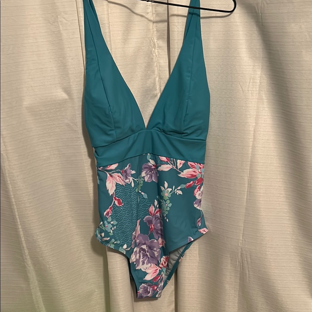 NWT Cupshe sz M One-Piece Swimsuit